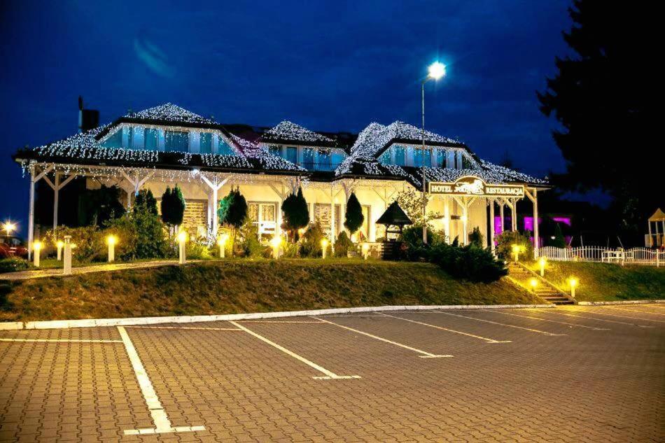Hotel Polonez W Rymaniu Esterno foto